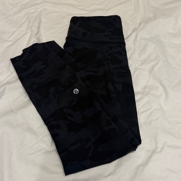 Lululemon Camo pocket Leggings - Picture 3 of 3